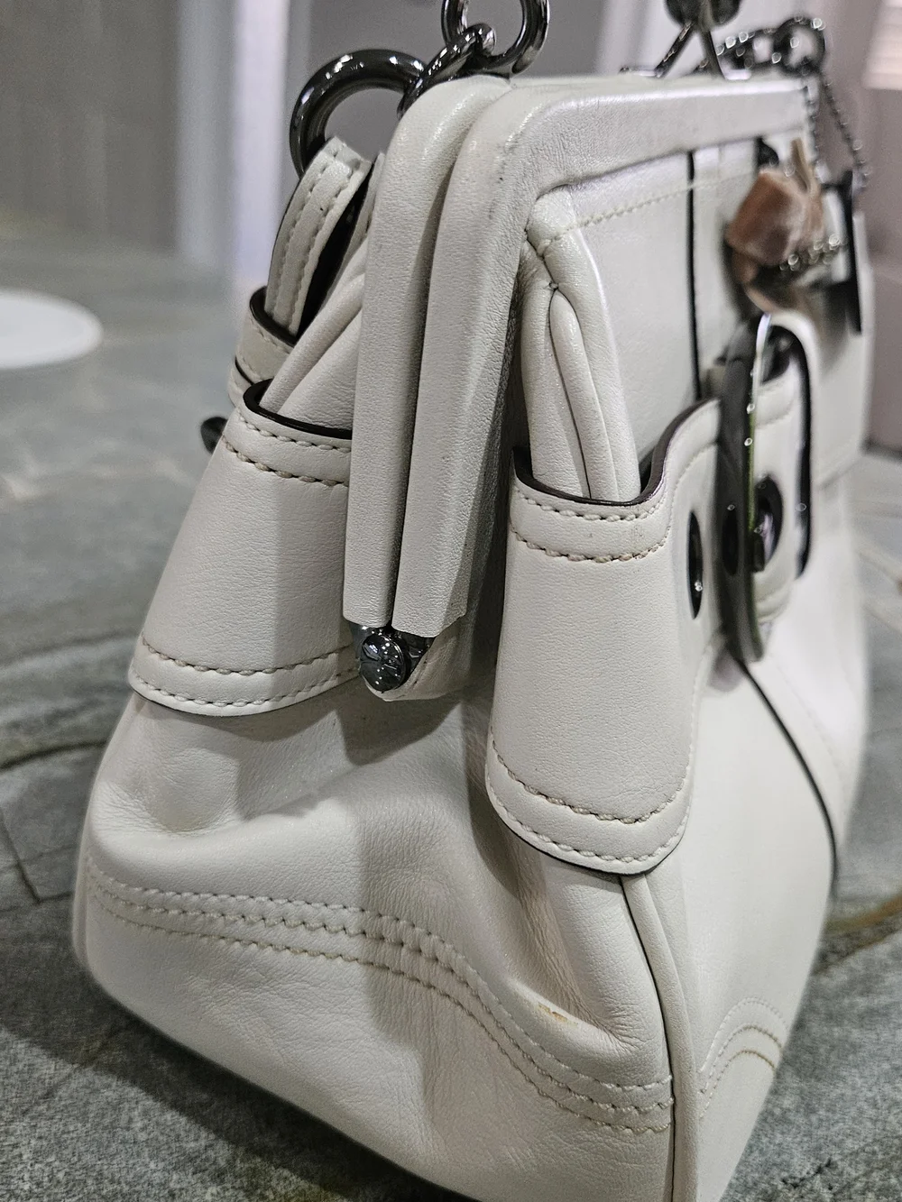 COACH Vintage Soho 8A12 Kisslock Frame Satchel Chalk Leather Velvet Bow Y2K